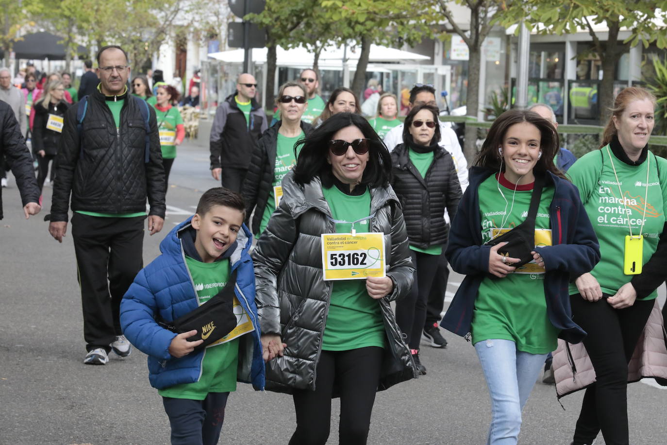 Fotos: La marcha contra el cáncer llena Valladolid de verde