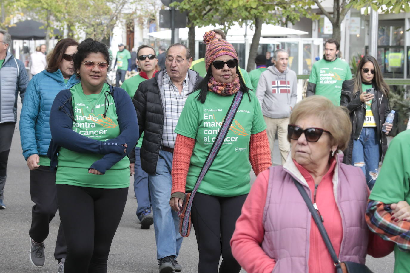 Fotos: La marcha contra el cáncer llena Valladolid de verde