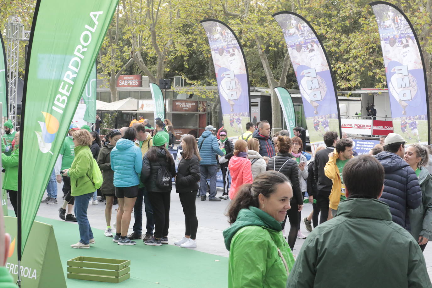 Fotos: La marcha contra el cáncer llena Valladolid de verde