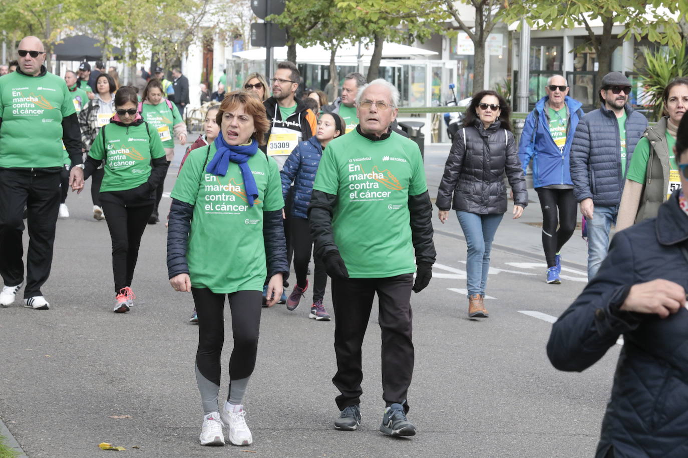 Fotos: La marcha contra el cáncer llena Valladolid de verde