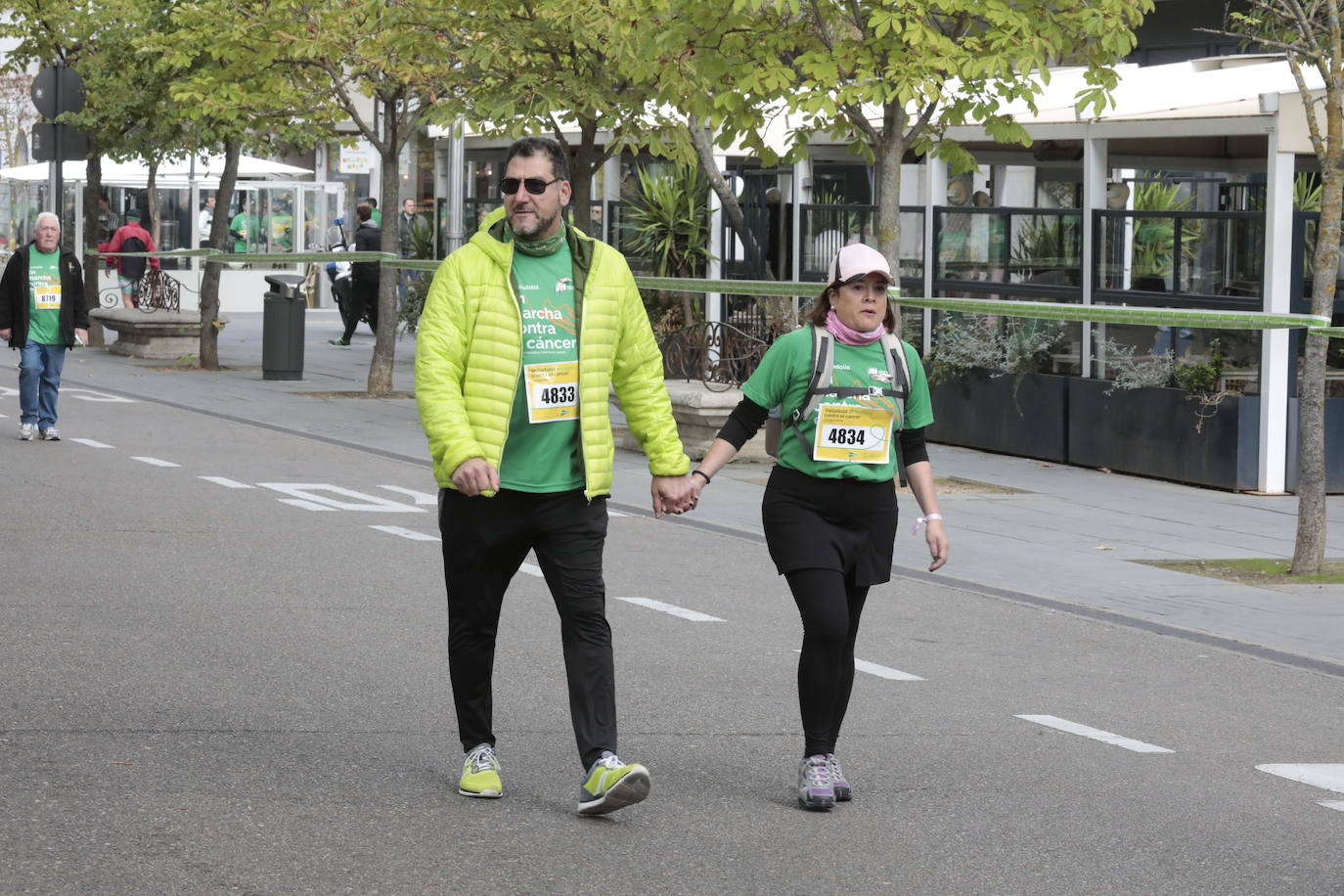 Fotos: La marcha contra el cáncer llena Valladolid de verde