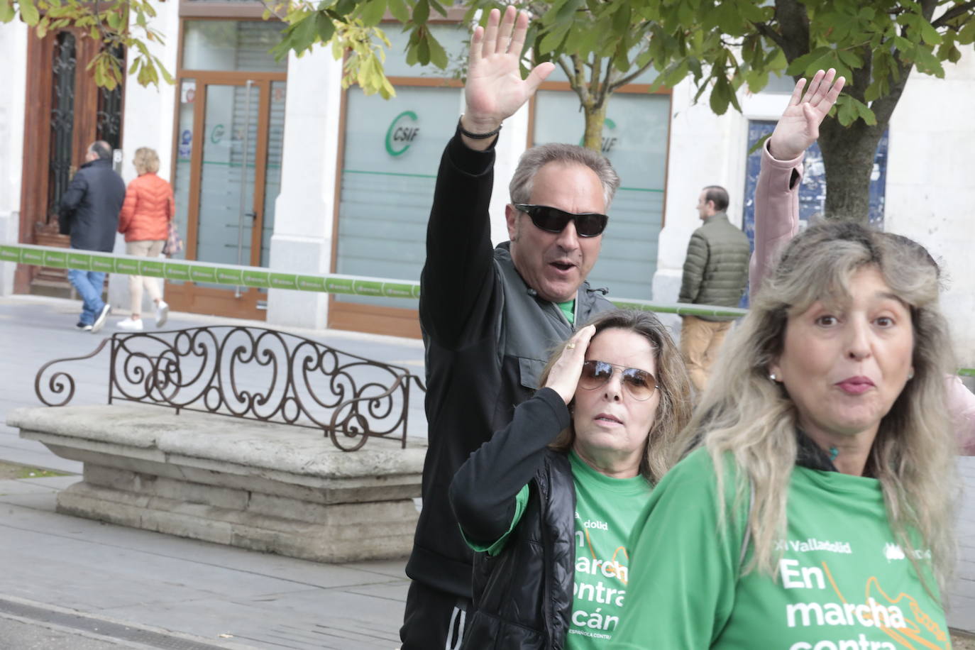 Fotos: La marcha contra el cáncer llena Valladolid de verde