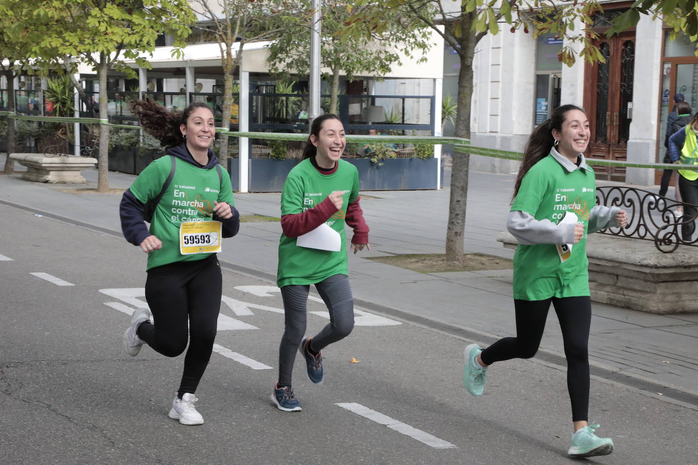 Fotos: La marcha contra el cáncer llena Valladolid de verde