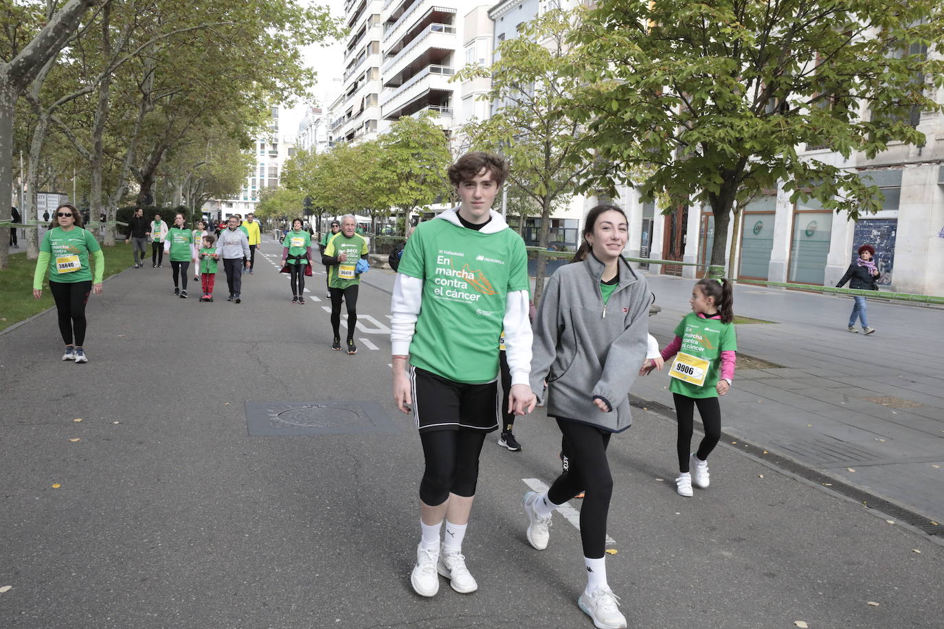 Fotos: La marcha contra el cáncer llena Valladolid de verde