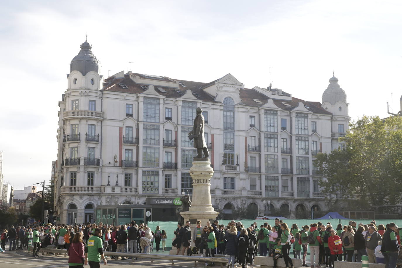 Fotos: La marcha contra el cáncer llena Valladolid de verde