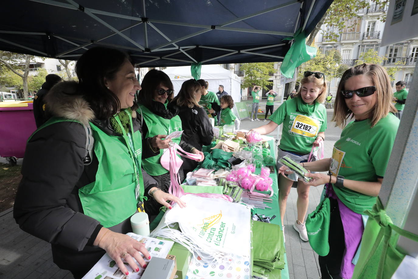 Fotos: La marcha contra el cáncer llena Valladolid de verde