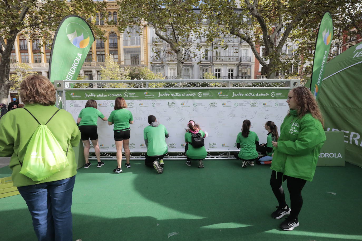 Fotos: La marcha contra el cáncer llena Valladolid de verde