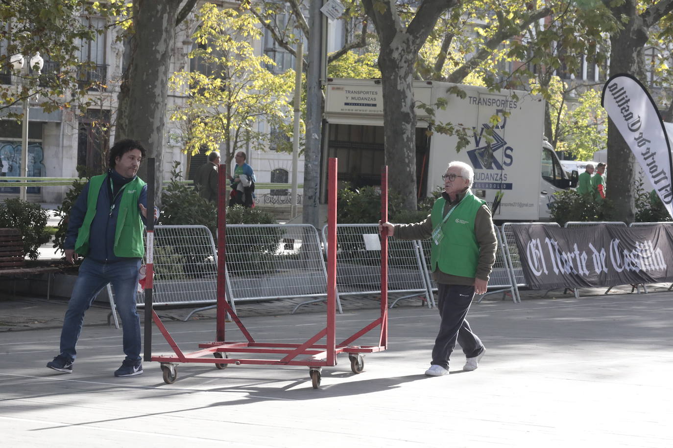 Fotos: La marcha contra el cáncer llena Valladolid de verde