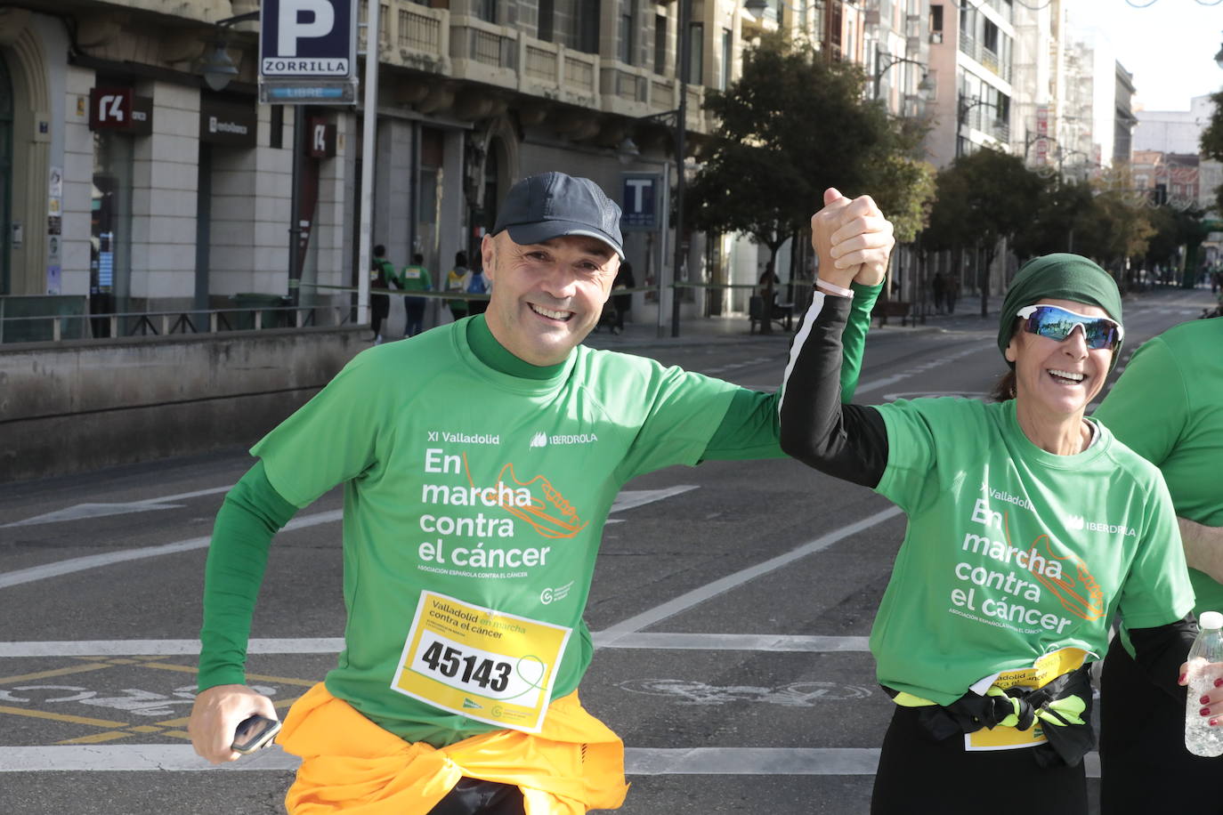 Fotos: La marcha contra el cáncer llena Valladolid de verde