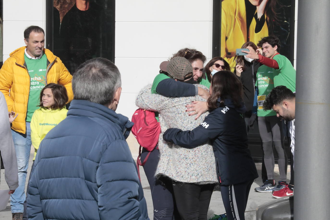 Fotos: La marcha contra el cáncer llena Valladolid de verde