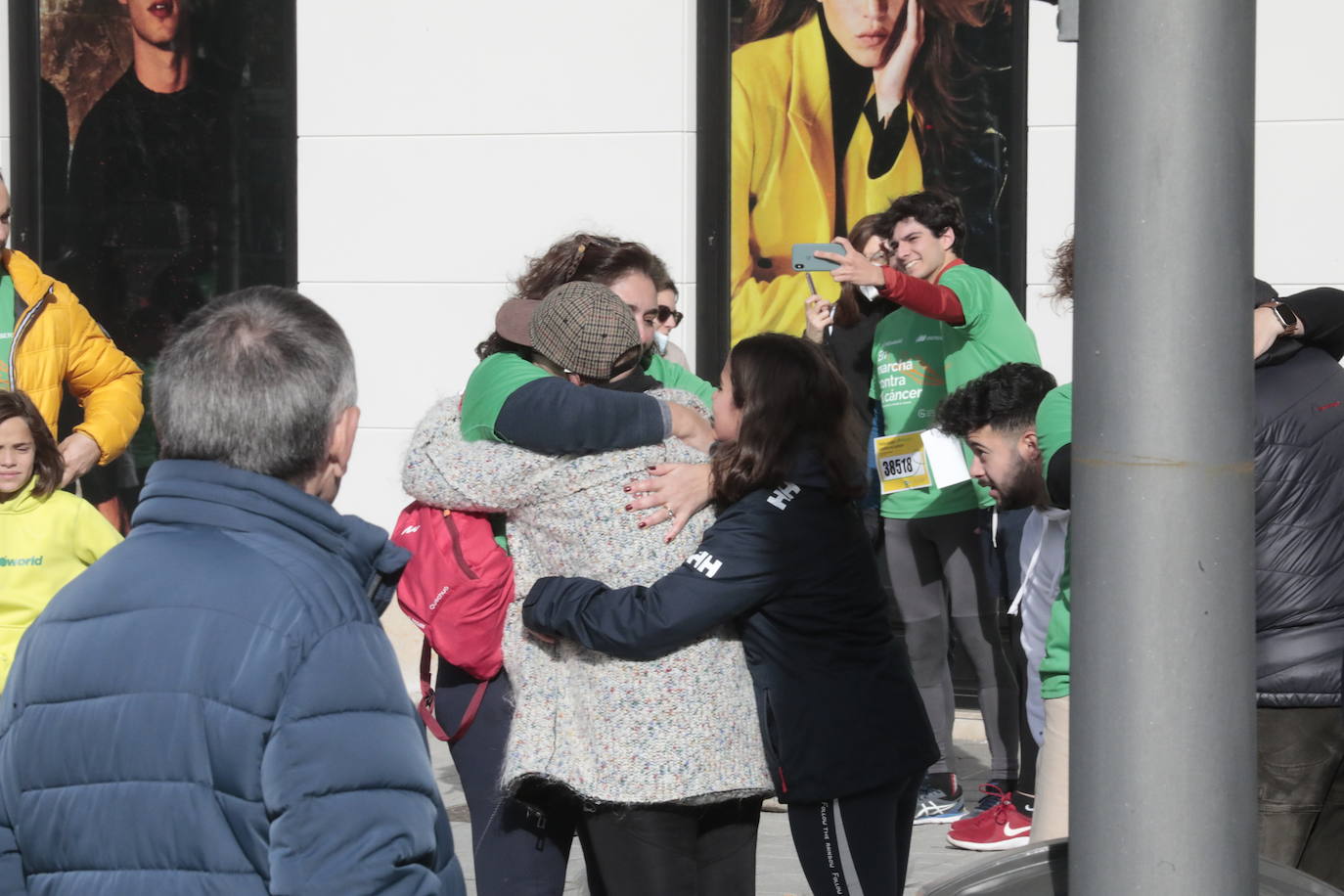 Fotos: La marcha contra el cáncer llena Valladolid de verde