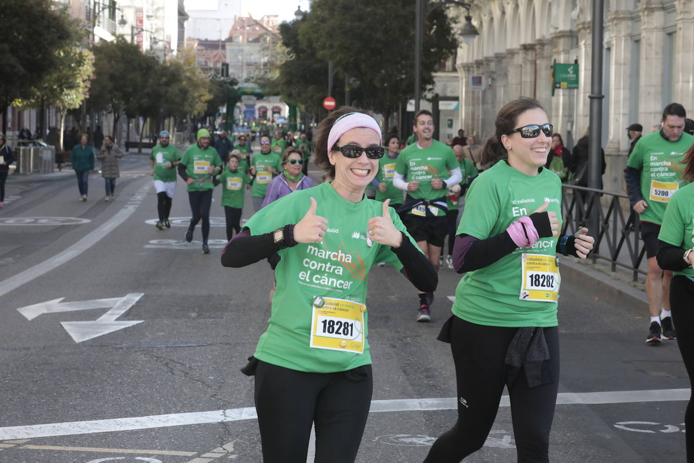 Fotos: La marcha contra el cáncer llena Valladolid de verde