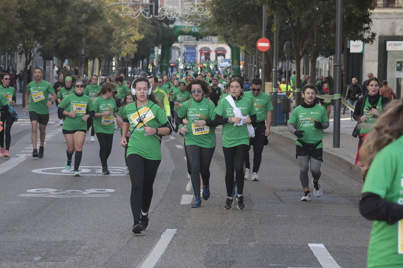 Fotos: La marcha contra el cáncer llena Valladolid de verde