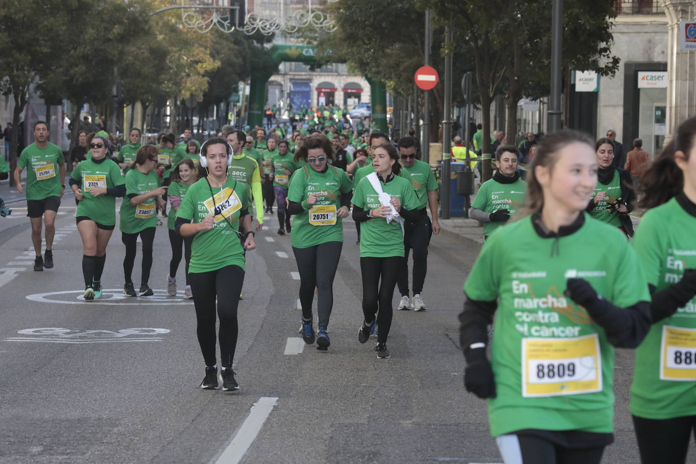 Fotos: La marcha contra el cáncer llena Valladolid de verde