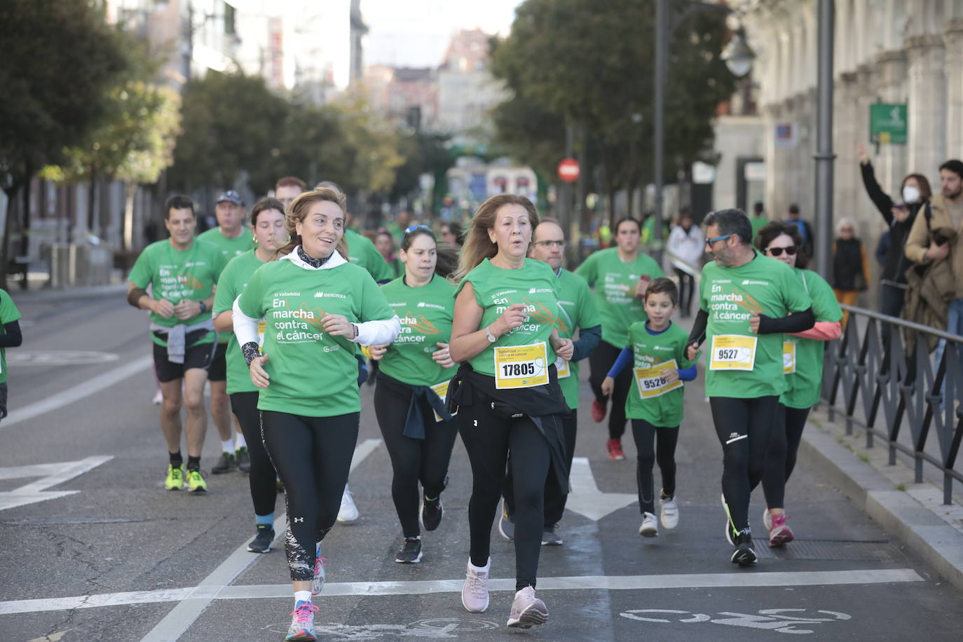 Fotos: La marcha contra el cáncer llena Valladolid de verde