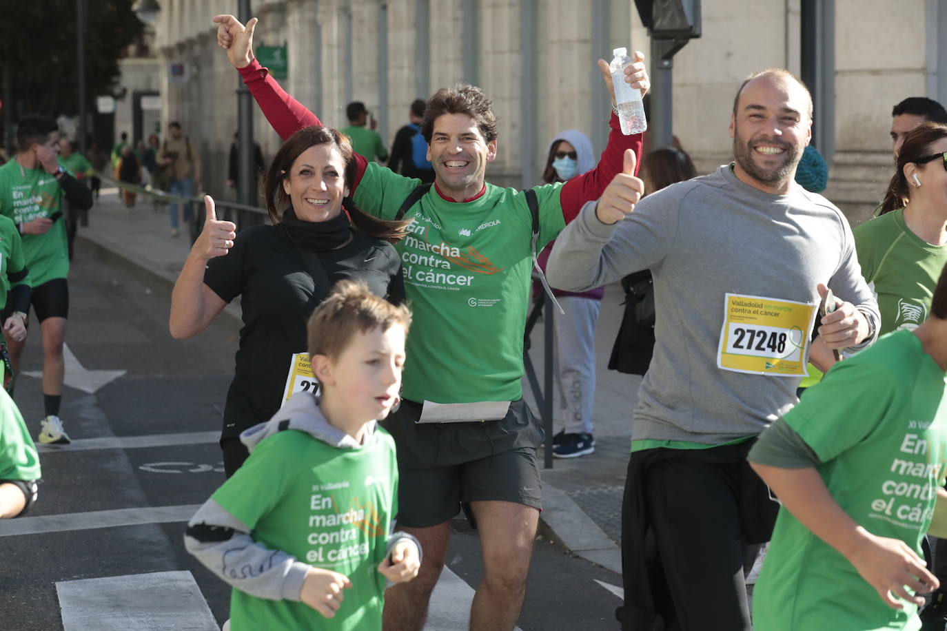 Fotos: La marcha contra el cáncer llena Valladolid de verde