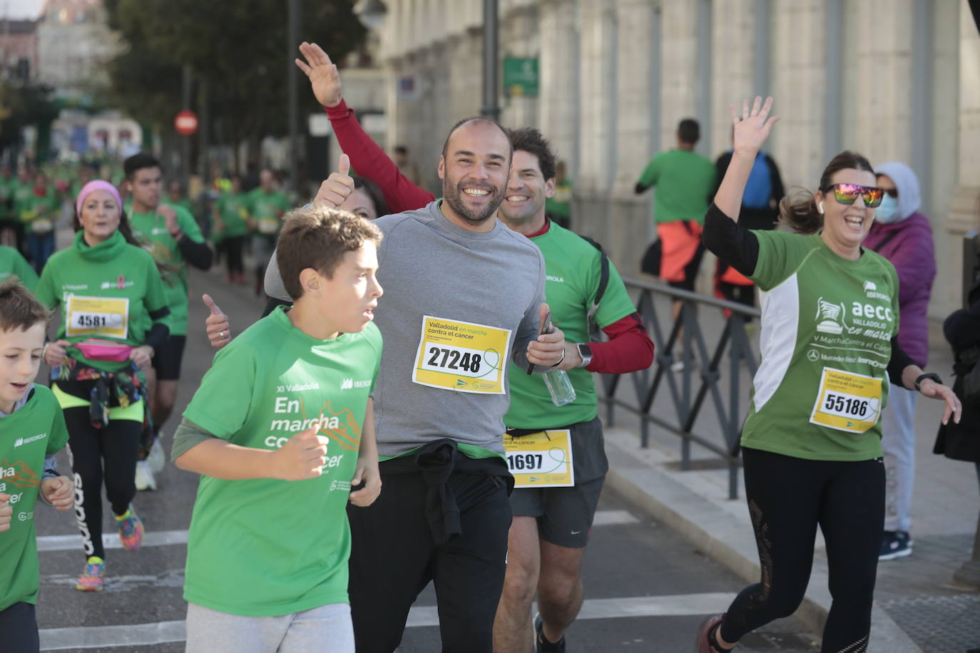 Fotos: La marcha contra el cáncer llena Valladolid de verde