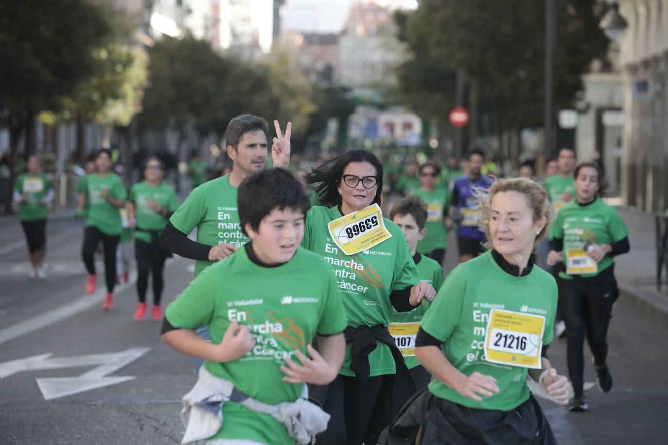 Fotos: La marcha contra el cáncer llena Valladolid de verde