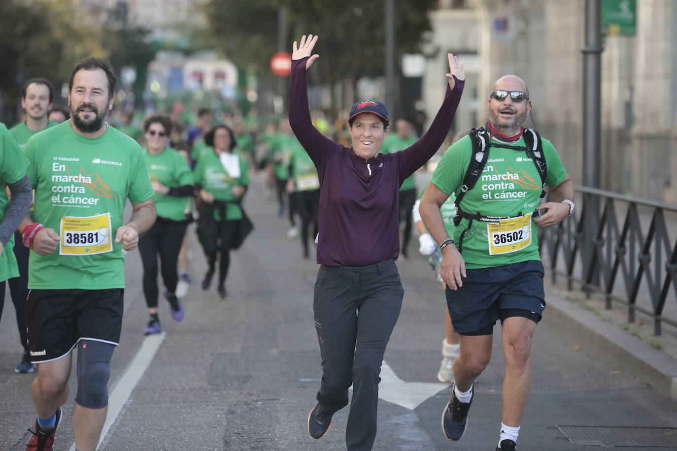 Fotos: La marcha contra el cáncer llena Valladolid de verde