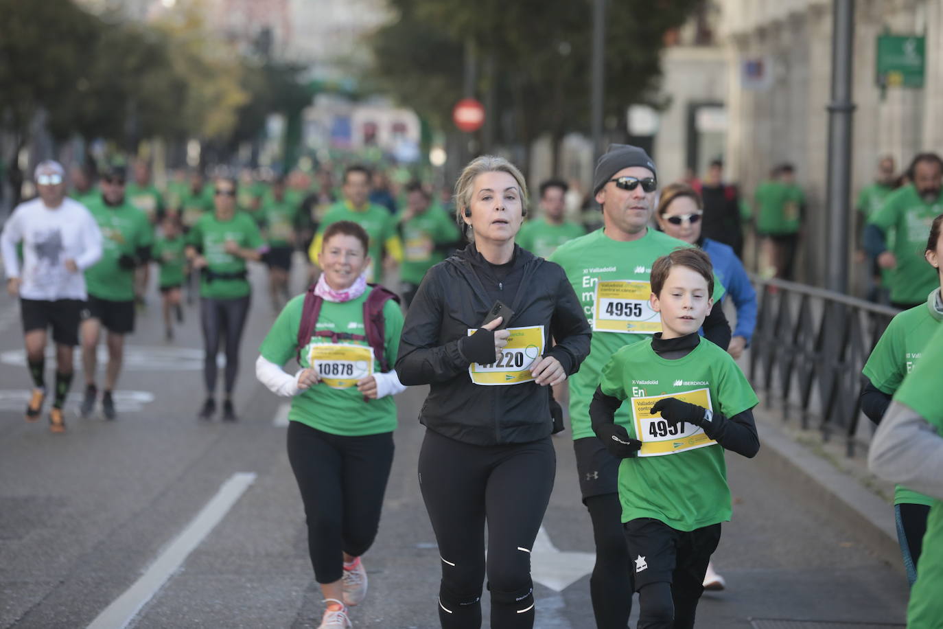 Fotos: La marcha contra el cáncer llena Valladolid de verde