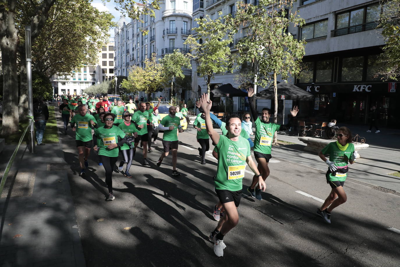 Fotos: La marcha contra el cáncer llena Valladolid de verde