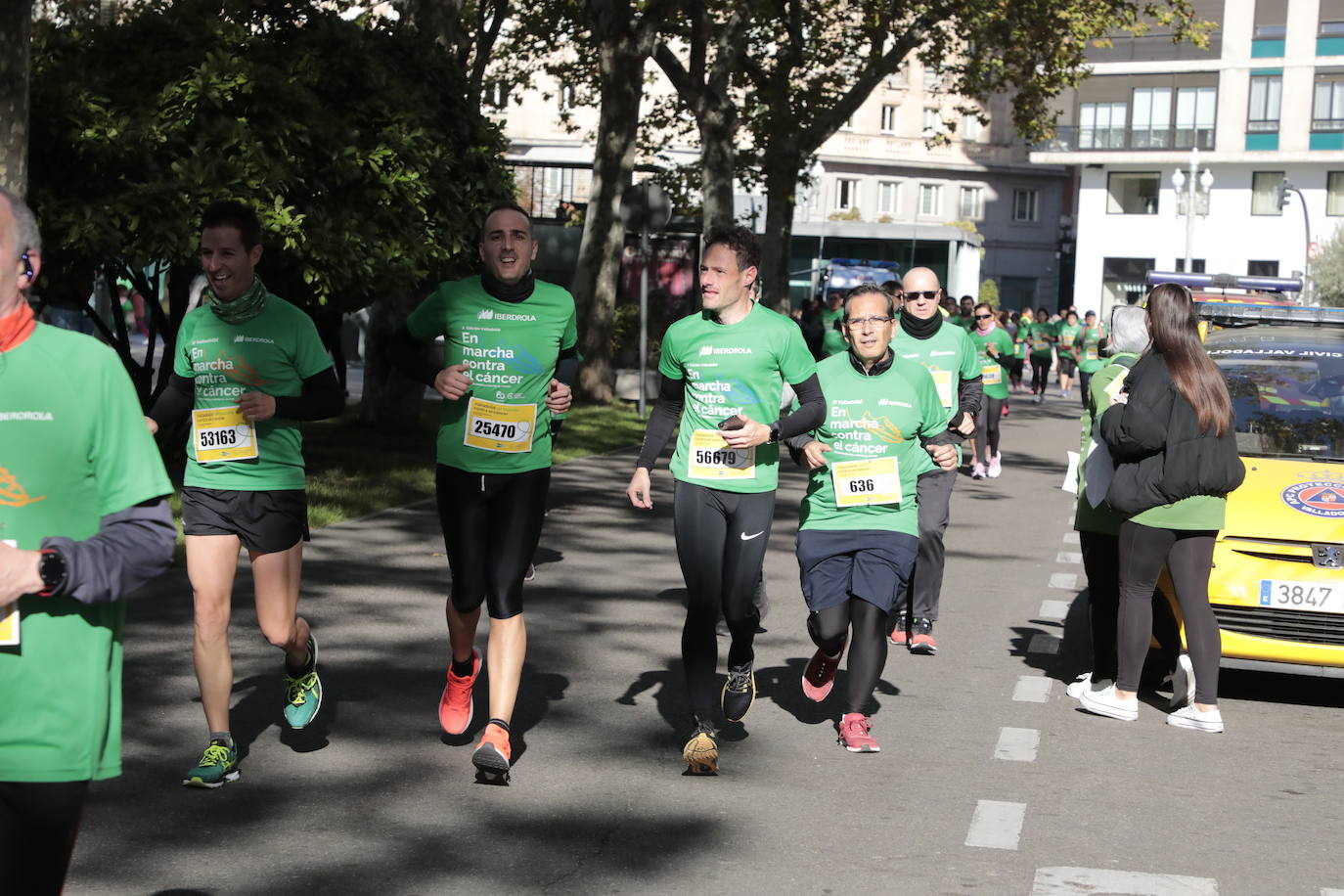 Fotos: La marcha contra el cáncer llena Valladolid de verde