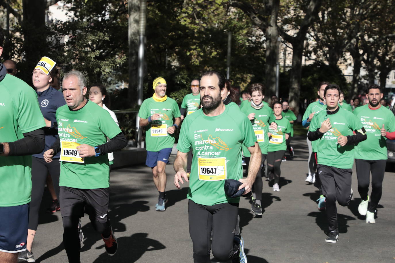 Fotos: La marcha contra el cáncer llena Valladolid de verde