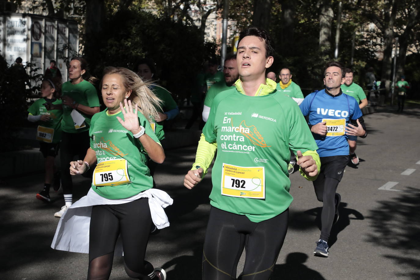 Fotos: La marcha contra el cáncer llena Valladolid de verde