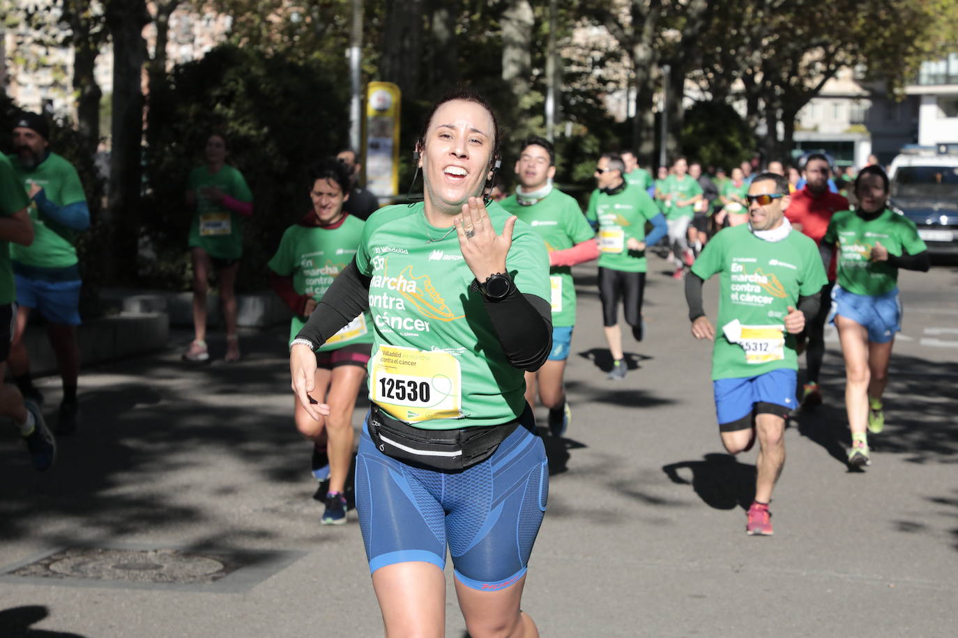 Fotos: La marcha contra el cáncer llena Valladolid de verde