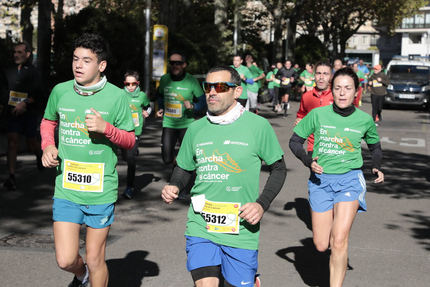 Fotos: La marcha contra el cáncer llena Valladolid de verde