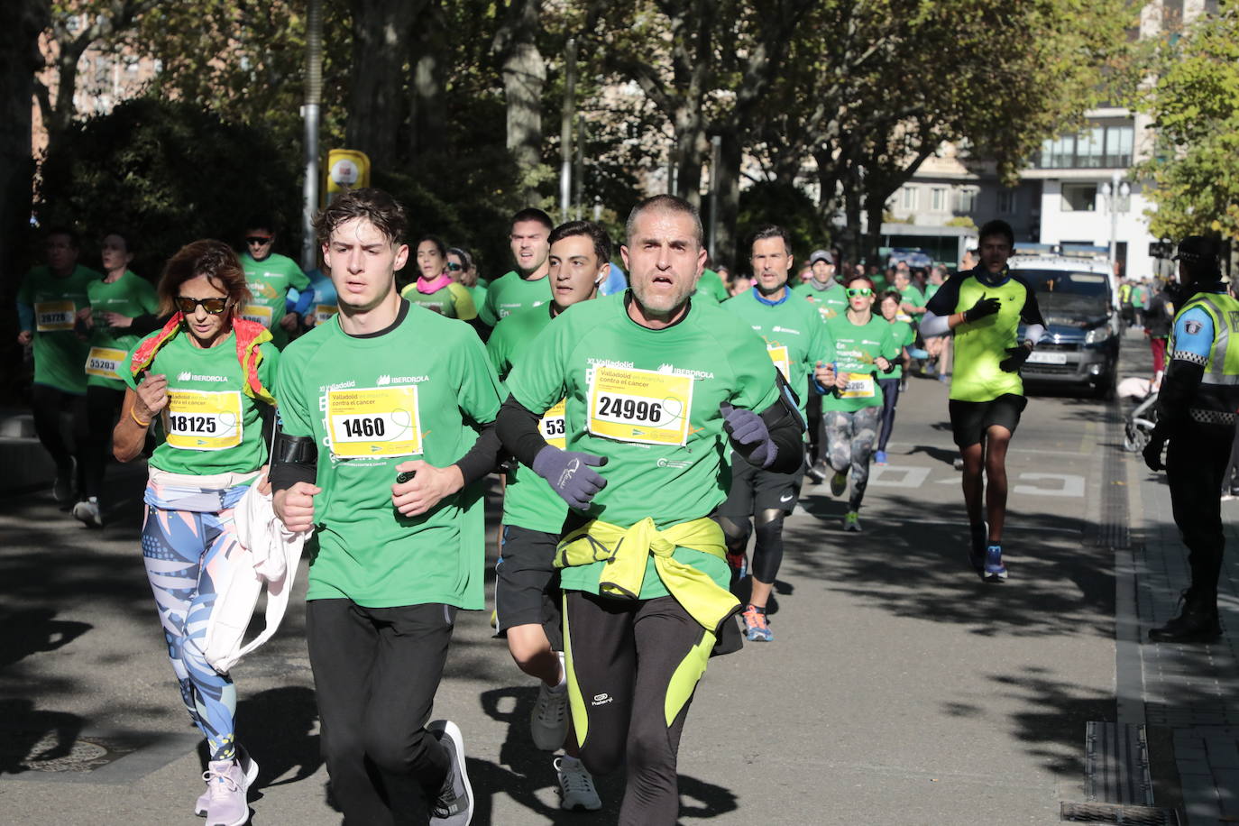 Fotos: La marcha contra el cáncer llena Valladolid de verde