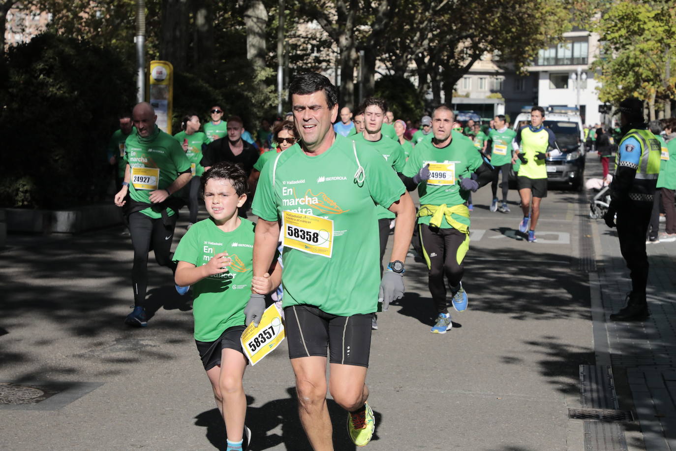 Fotos: La marcha contra el cáncer llena Valladolid de verde