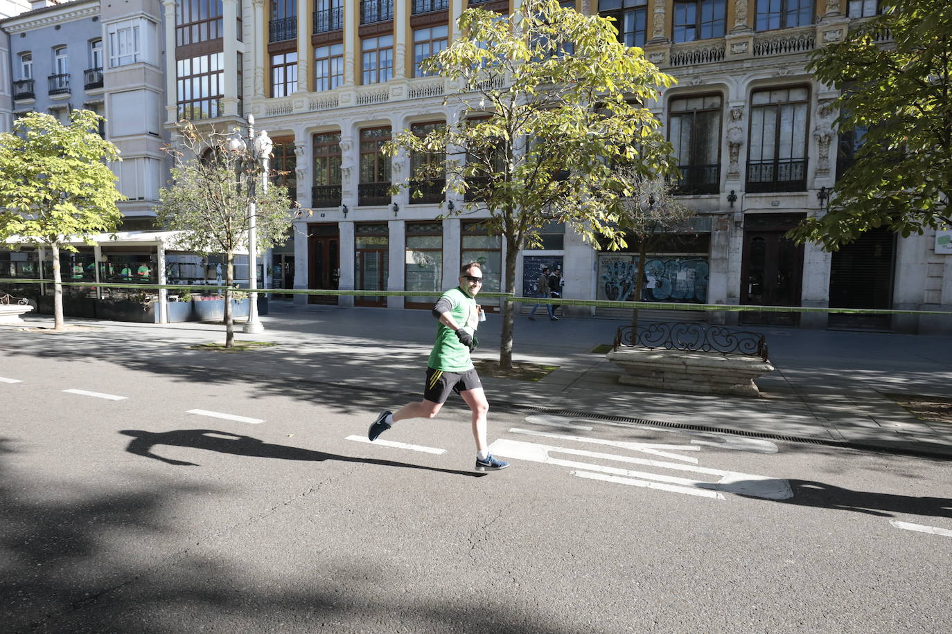 Fotos: La marcha contra el cáncer llena Valladolid de verde