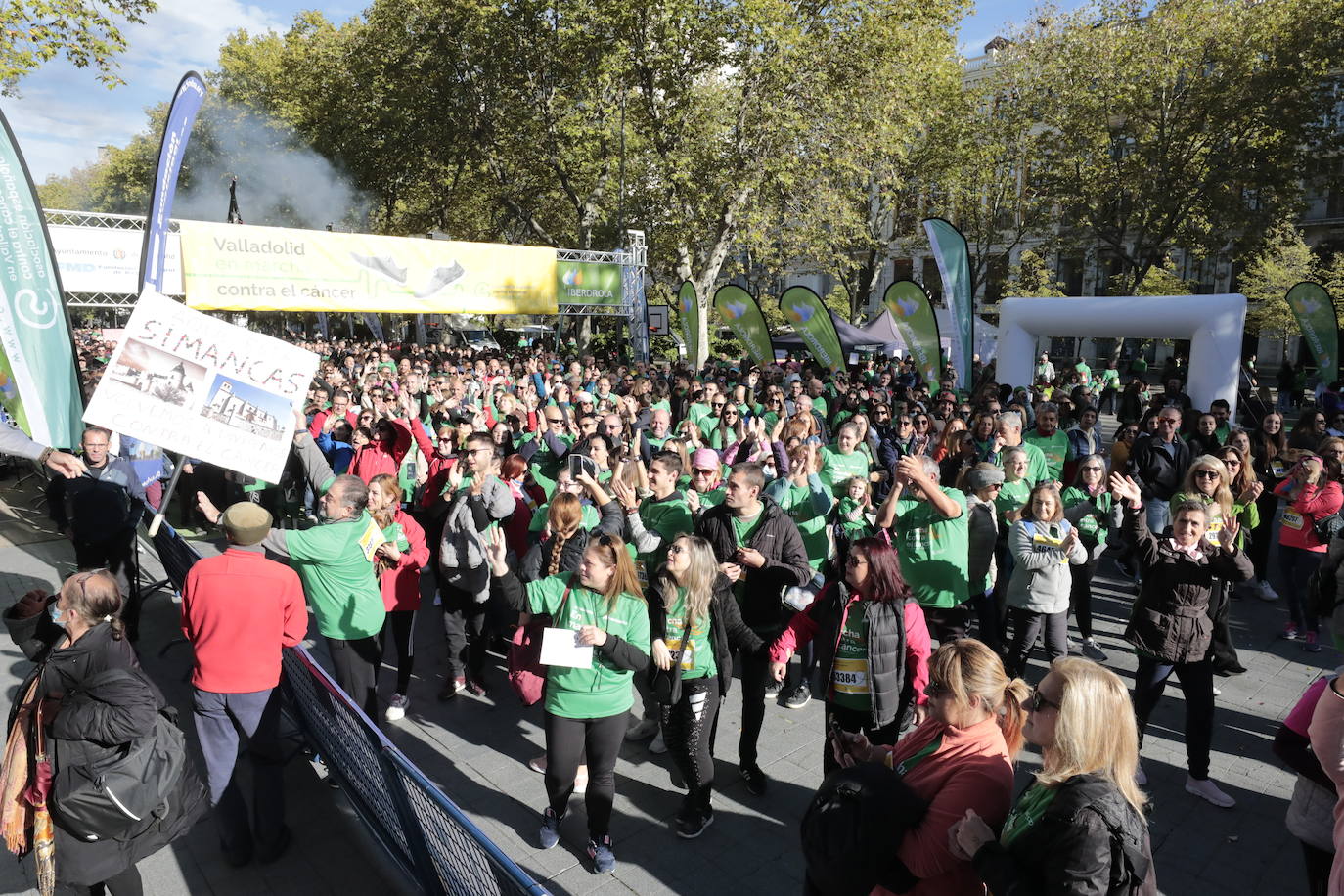 Fotos: La marcha contra el cáncer llena Valladolid de verde