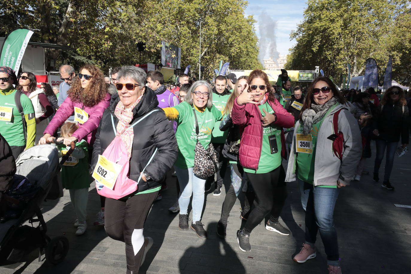 Fotos: La marcha contra el cáncer llena Valladolid de verde