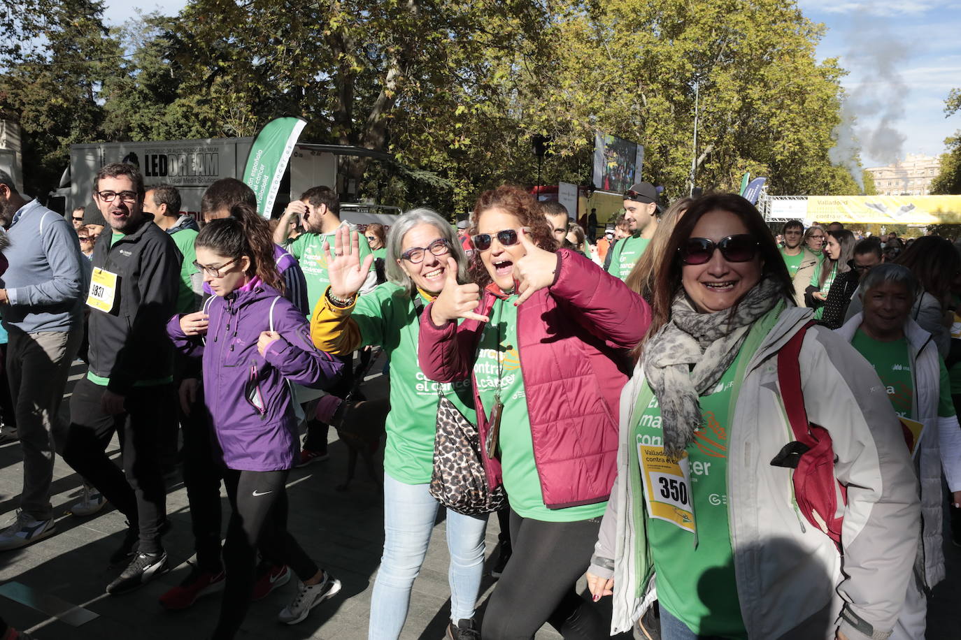 Fotos: La marcha contra el cáncer llena Valladolid de verde