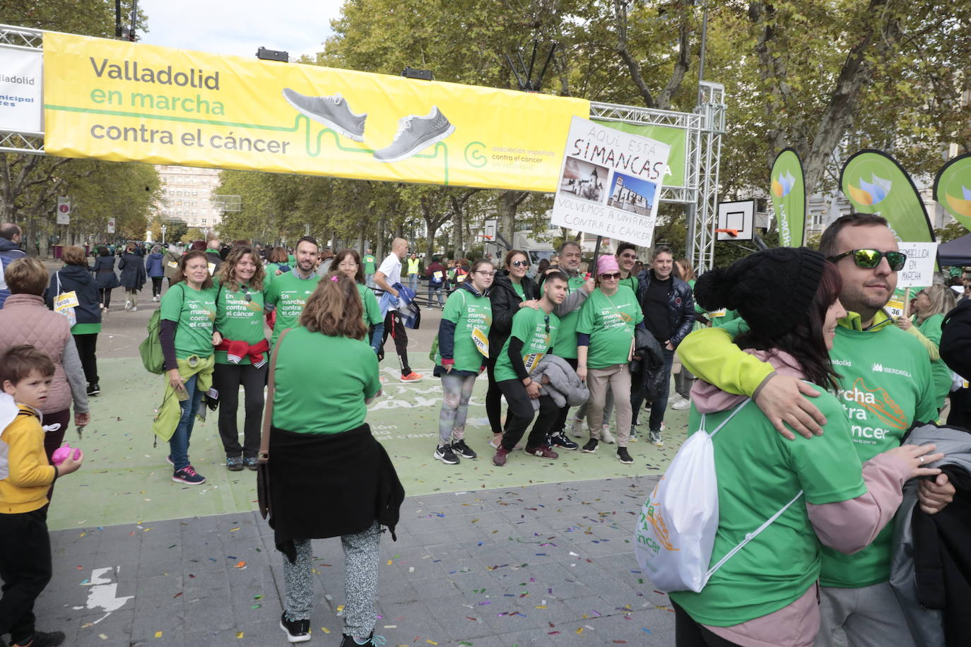 Fotos: La marcha contra el cáncer llena Valladolid de verde