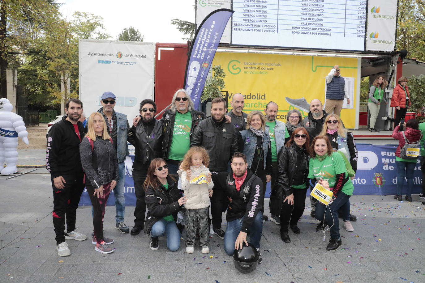 Fotos: La marcha contra el cáncer llena Valladolid de verde