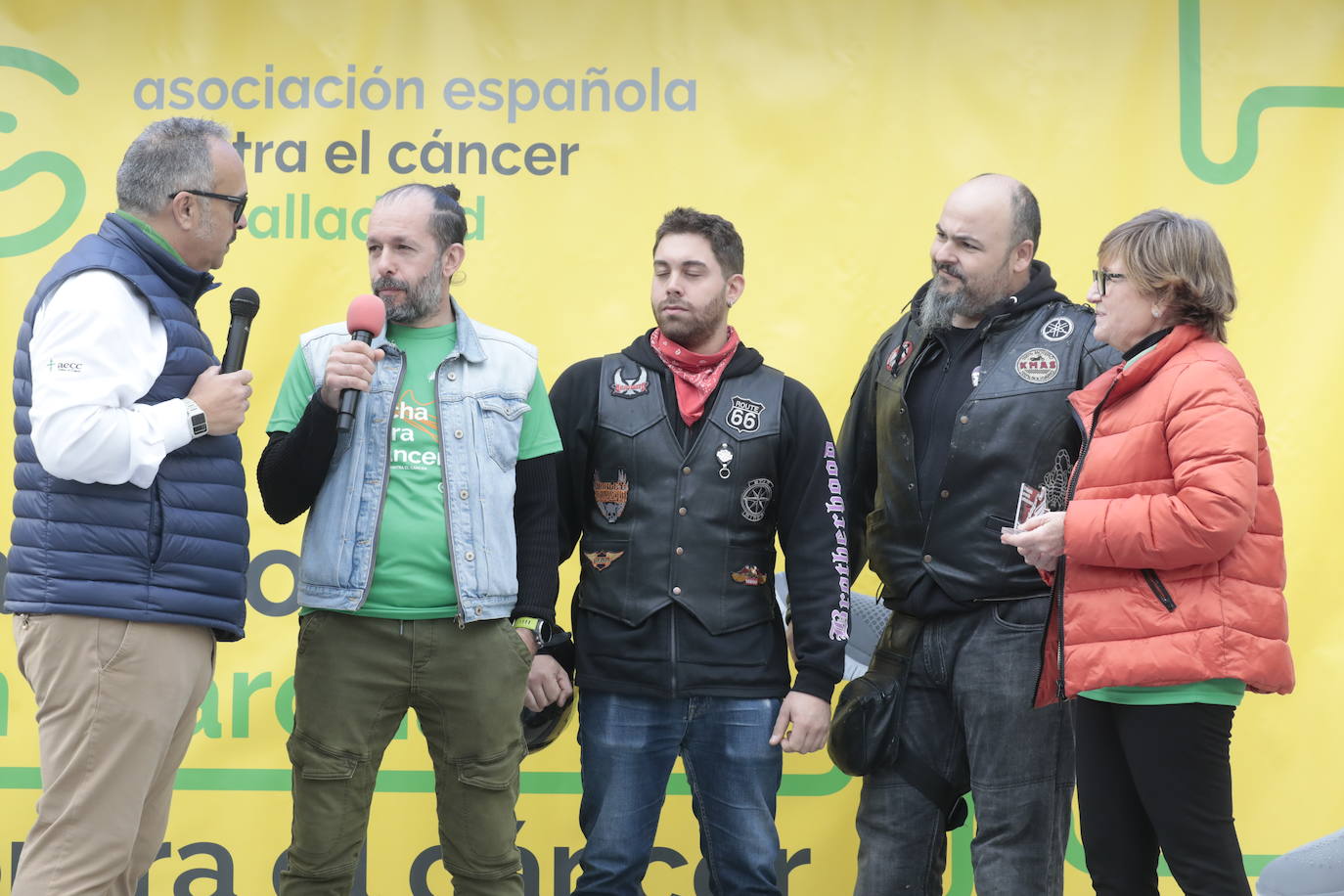 Fotos: La marcha contra el cáncer llena Valladolid de verde