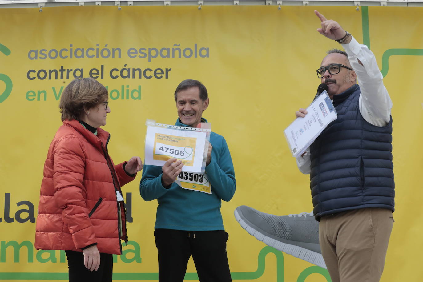 Fotos: La marcha contra el cáncer llena Valladolid de verde