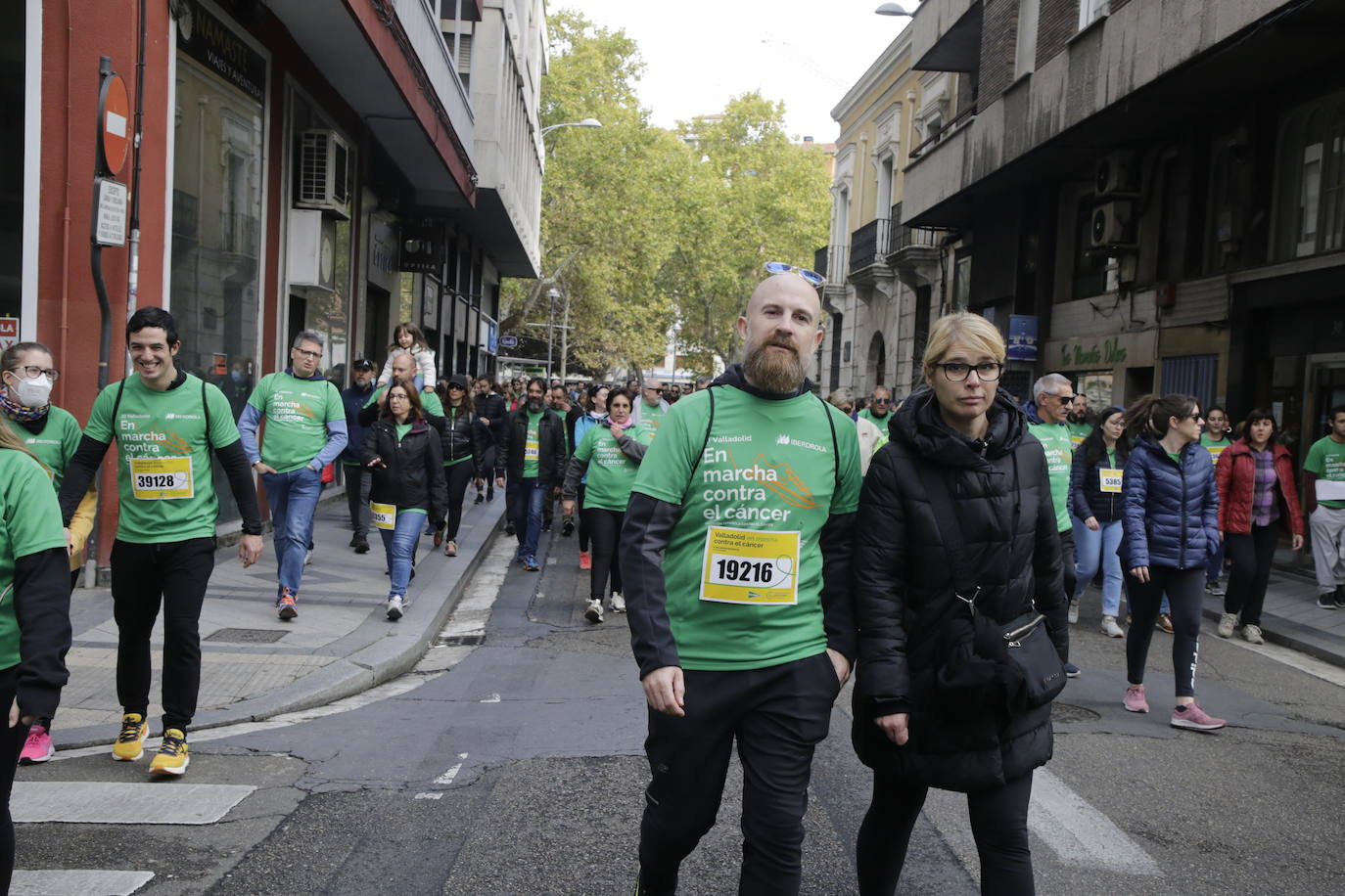 Fotos: La marcha contra el cáncer llena Valladolid de verde