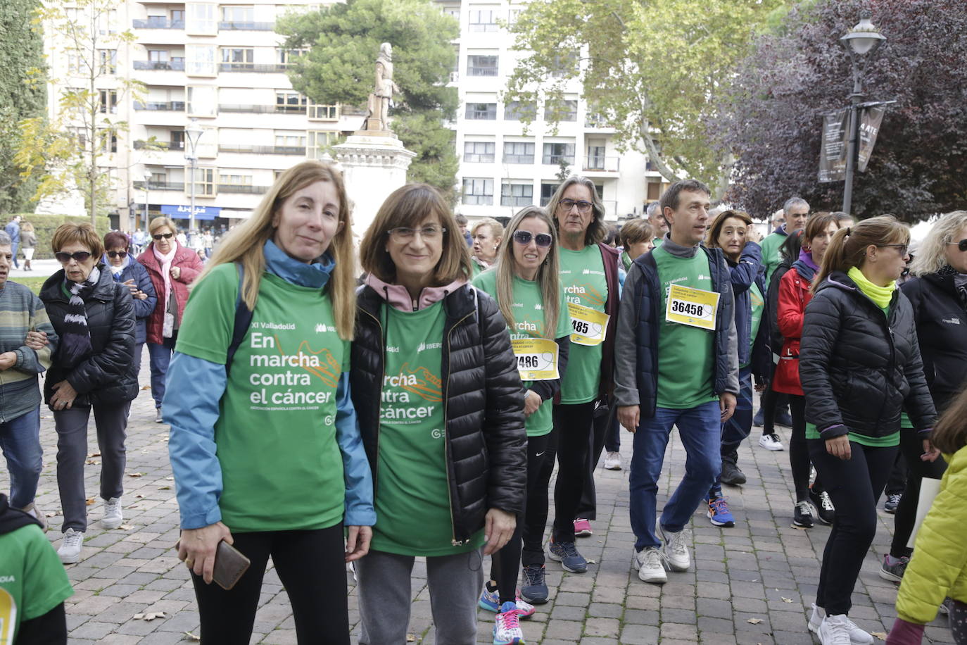 Fotos: La marcha contra el cáncer llena Valladolid de verde