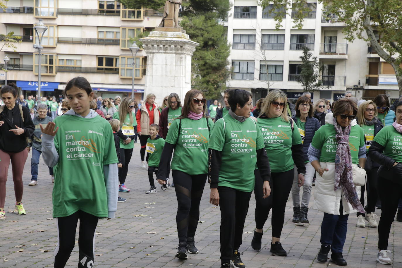 Fotos: La marcha contra el cáncer llena Valladolid de verde