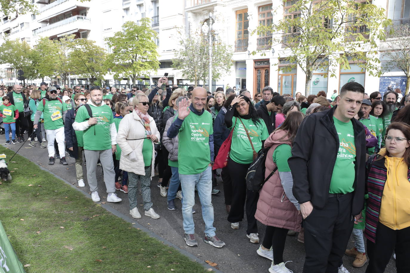 Fotos: La marcha contra el cáncer llena Valladolid de verde