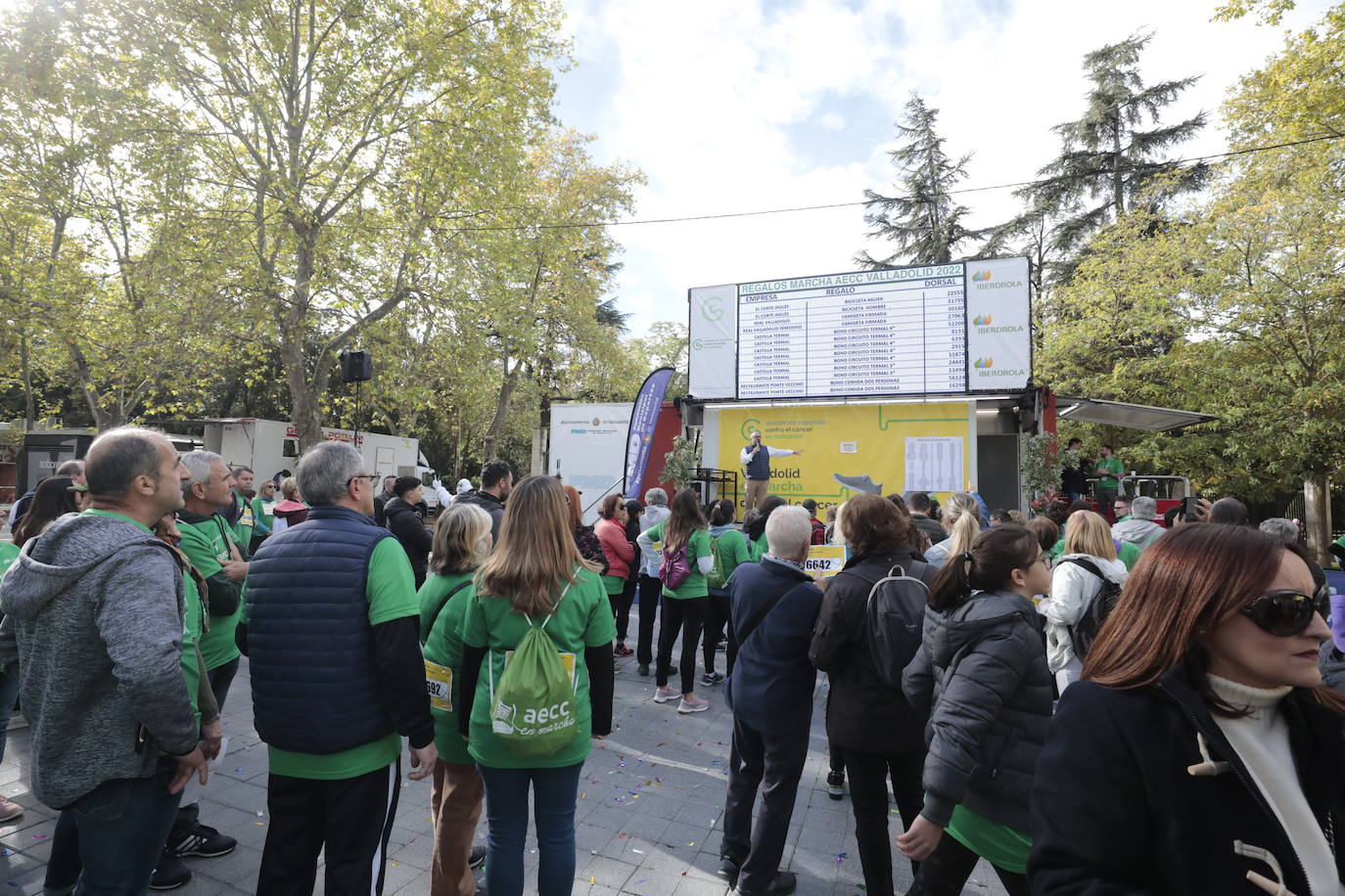 Fotos: La marcha contra el cáncer llena Valladolid de verde