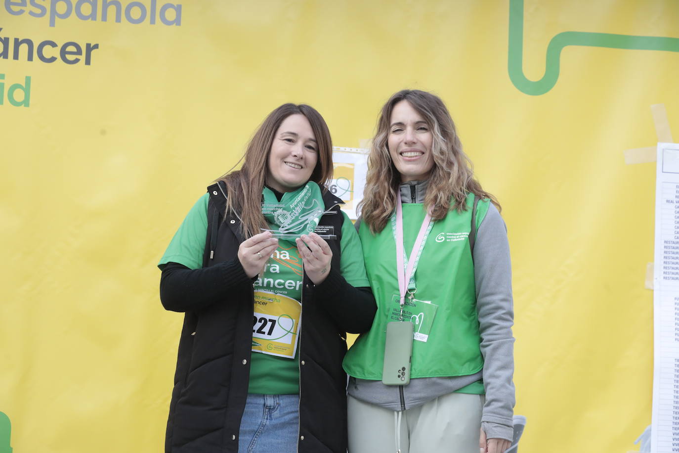 Fotos: La marcha contra el cáncer llena Valladolid de verde