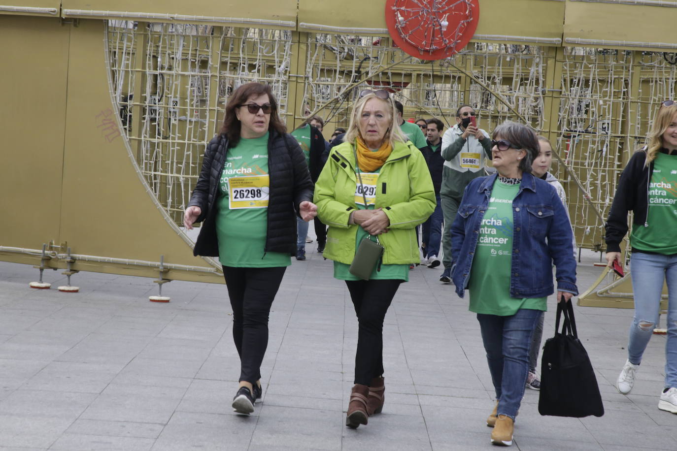 Fotos: La marcha contra el cáncer llena Valladolid de verde