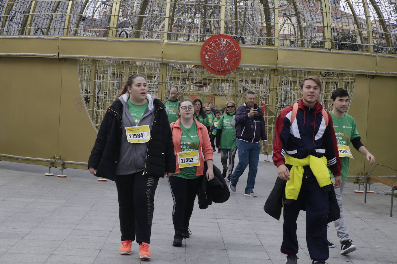 Fotos: La marcha contra el cáncer llena Valladolid de verde