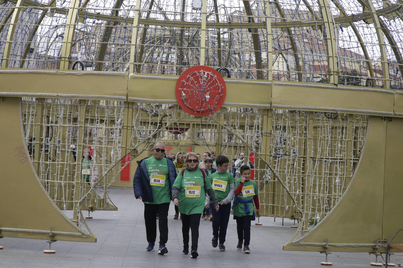 Fotos: La marcha contra el cáncer llena Valladolid de verde