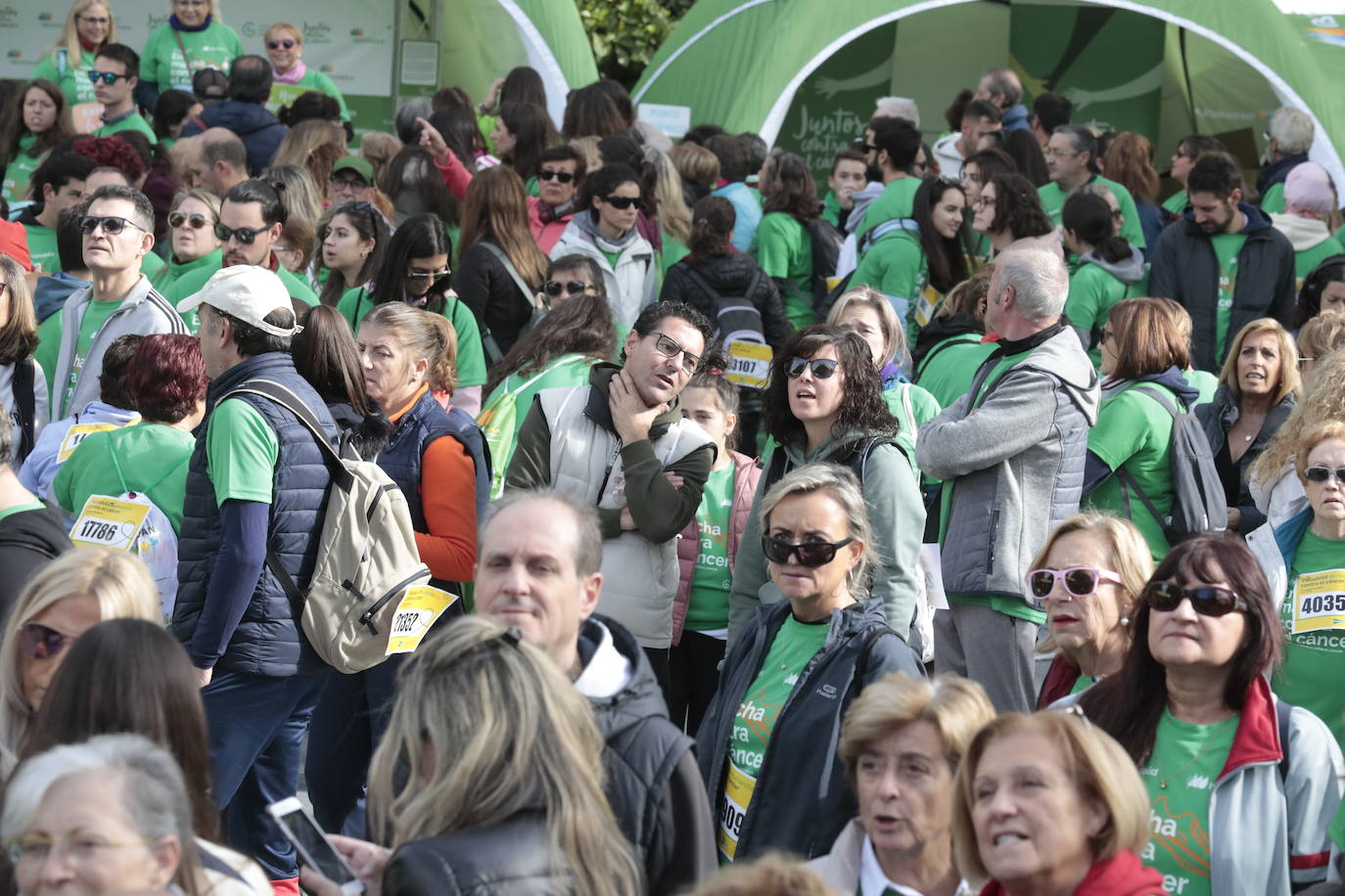 Fotos: La marcha contra el cáncer llena Valladolid de verde